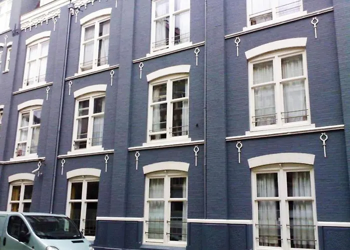 Euphemia Budget Old City Canal Zone Amsterdam